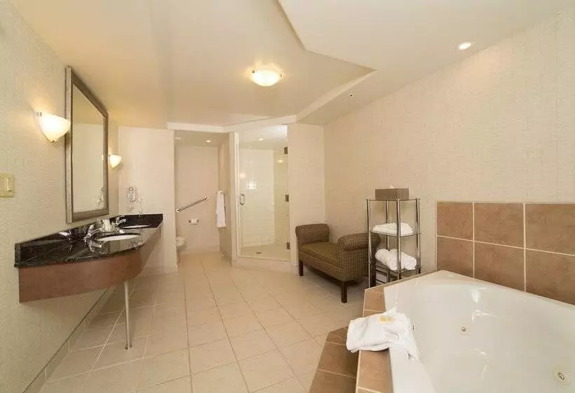 身障者適用スイートルーム, Holiday Inn & Suites Lloydminster, An Ihg