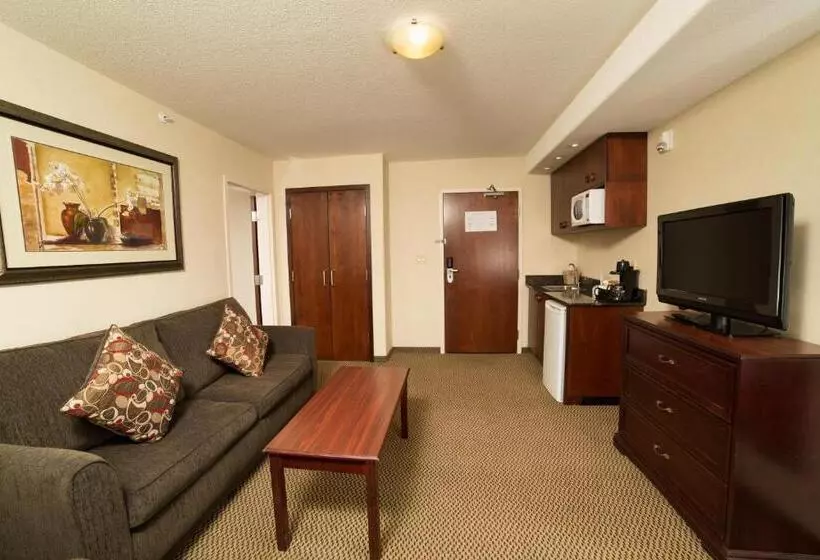 キングサイズベッドのスイートルーム, Holiday Inn & Suites Lloydminster, An Ihg