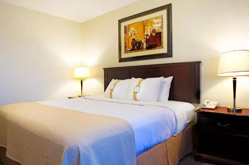 身障者適用スイートルーム, Holiday Inn & Suites Lloydminster, An Ihg