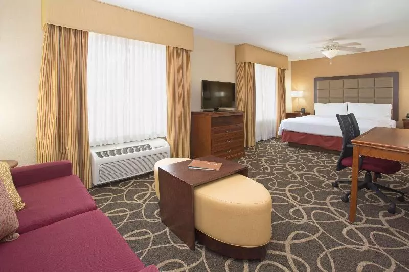 キングサイズベッドのスイートルーム, Holiday Inn & Suites Lloydminster, An Ihg