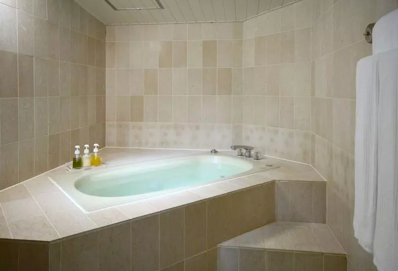 سوییت جونیور, Rusutsu Resort Hotel & Convention