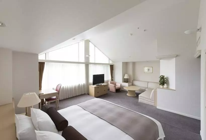 سوییت جونیور, Rusutsu Resort Hotel & Convention