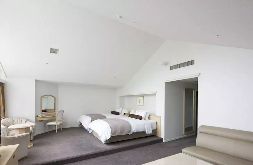 سوییت جونیور, Rusutsu Resort Hotel & Convention