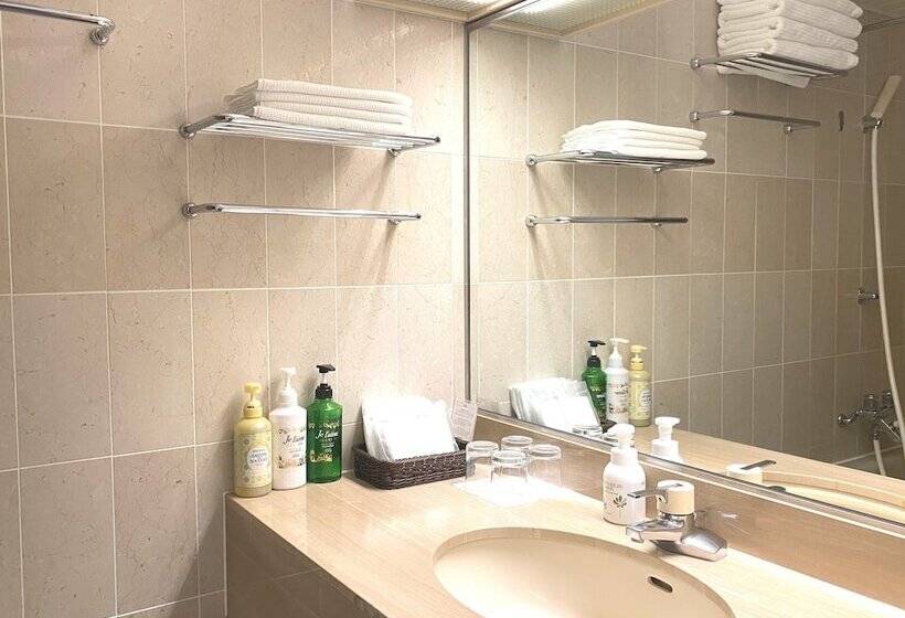 غرفة قياسية ثلاثية, Rusutsu Resort Hotel & Convention