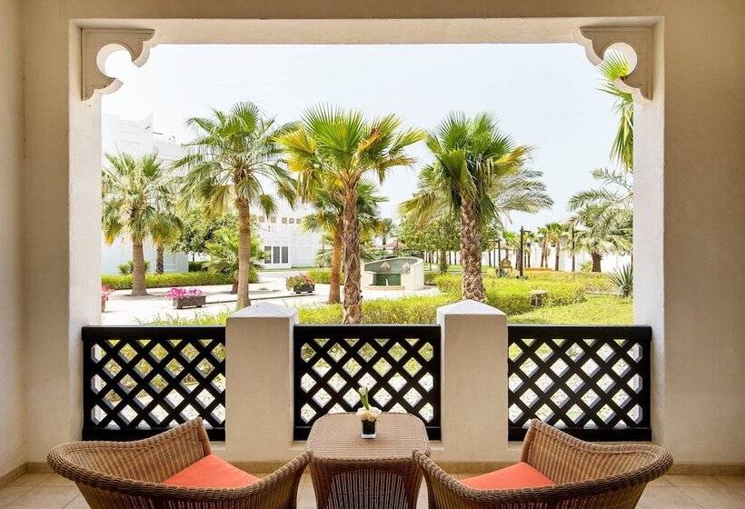 חדר דלוקס נוף בריכה, Sharq Village & Spa, A Ritzcarlton