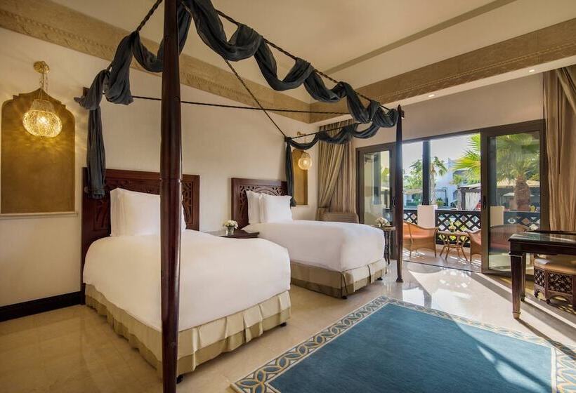 Quarto Deluxe Vista Piscina, Sharq Village & Spa, A Ritzcarlton