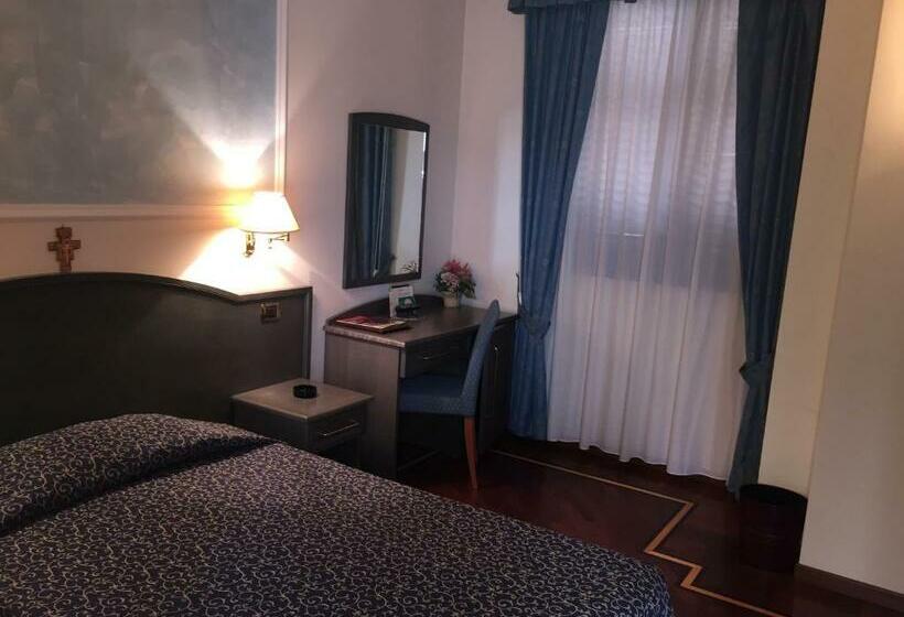 غرفة ديلوكس فردية, Oscar E Amorina