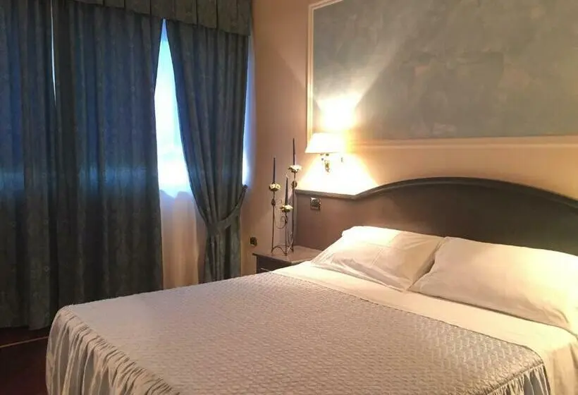 デラックスルーム, Oscar E Amorina