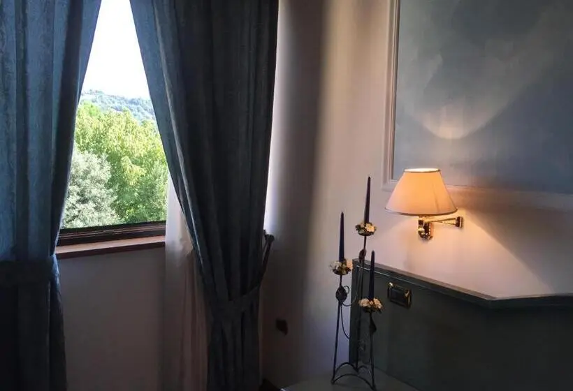 デラックスルーム, Oscar E Amorina