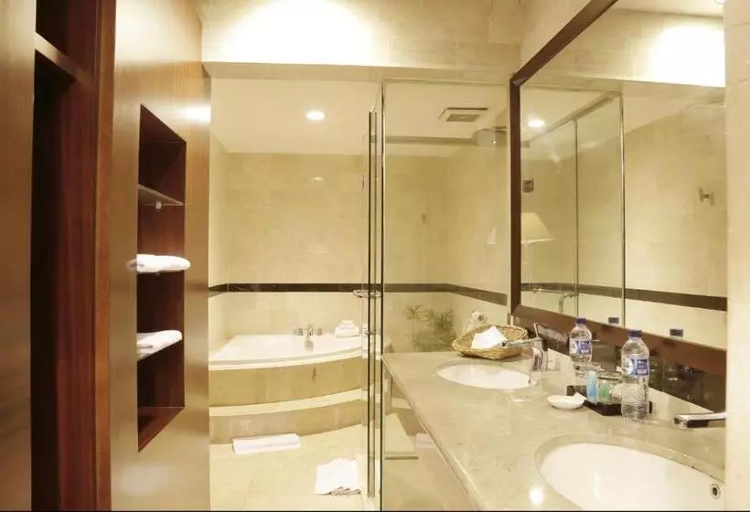 اتاق لوکس با چشم‌انداز باغ, Aston Niu Manokwari Hotel & Conference Center