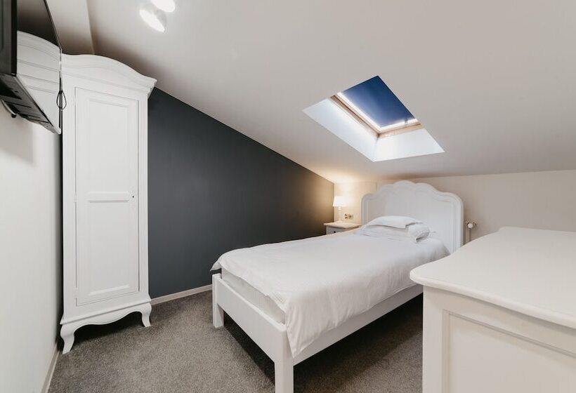 标准单人间, Meteor Central