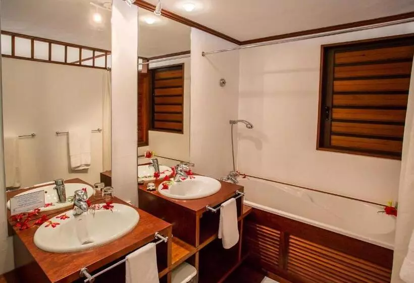 بنگله خانوادگی, Oure Lodge Beach Resort