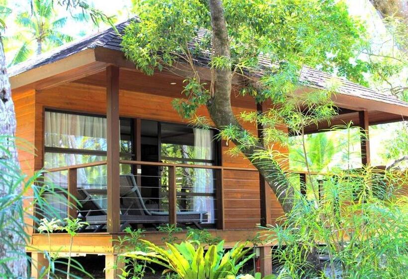 بانگلوی استاندارد با چشم‌انداز دریا, Oure Lodge Beach Resort