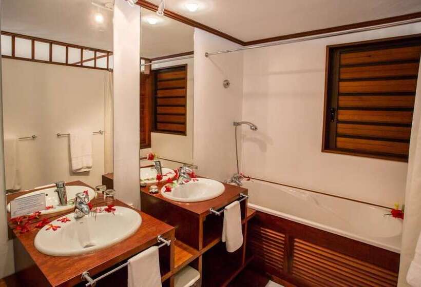 بانگلوی استاندارد, Oure Lodge Beach Resort