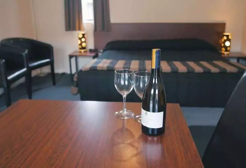 スタンダードスタジオ, Sherborne Motor Lodge