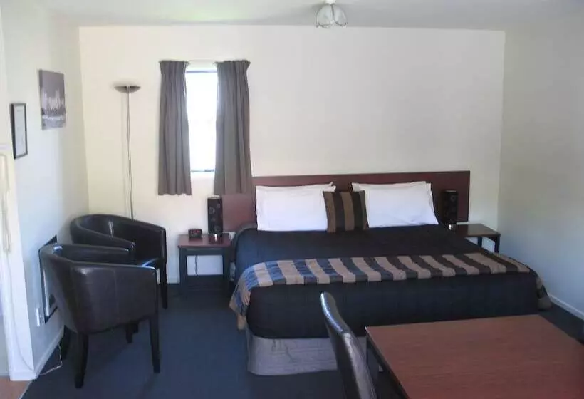 スタンダードスタジオ, Sherborne Motor Lodge