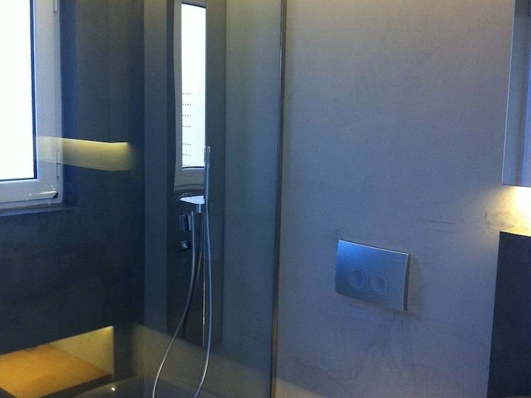 דירת חדר דלוקס, Phaedra