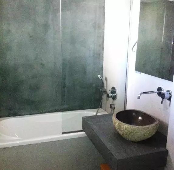 Appartement 1 Chambre, Phaedra