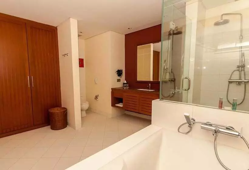 سوییت جونیور, The Natsepa Resort And Conference Center