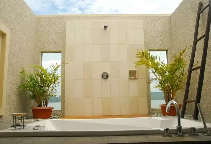 سوئیت پرزیدنت, The Natsepa Resort And Conference Center