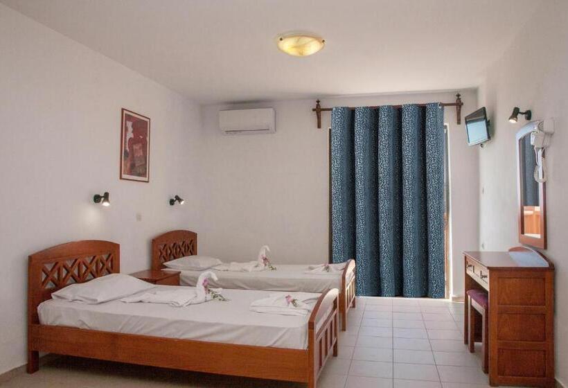 Студио Стандарт Вид на Сад, Ekavi Apartments