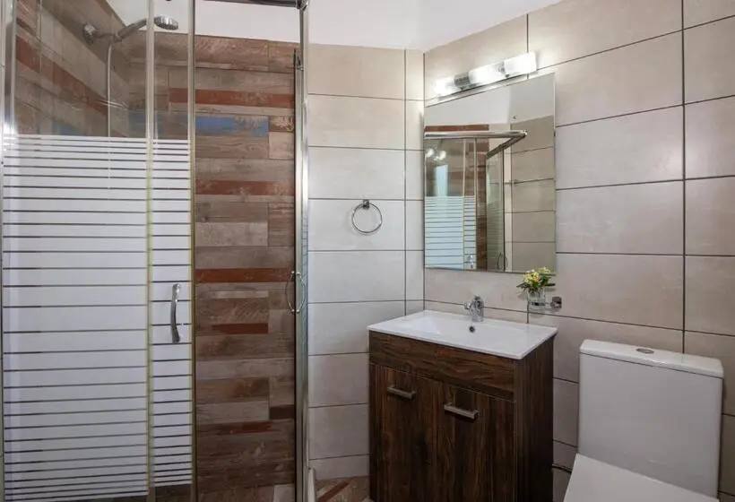 Standard-studio Puutarhanäkymä, Ekavi Apartments