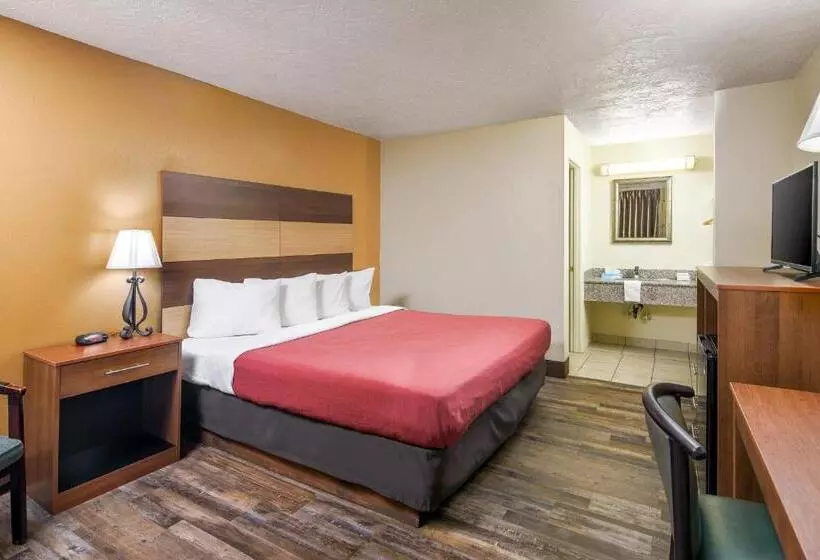 キングサイズベッドのスタンダードルーム, Americana Inn A Travelodge By Wyndham