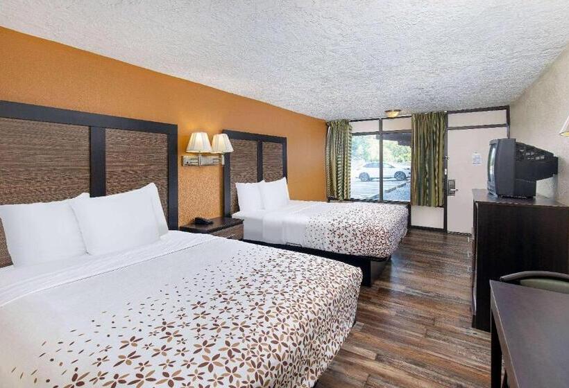 Номер Стандарт, Americana Inn A Travelodge By Wyndham