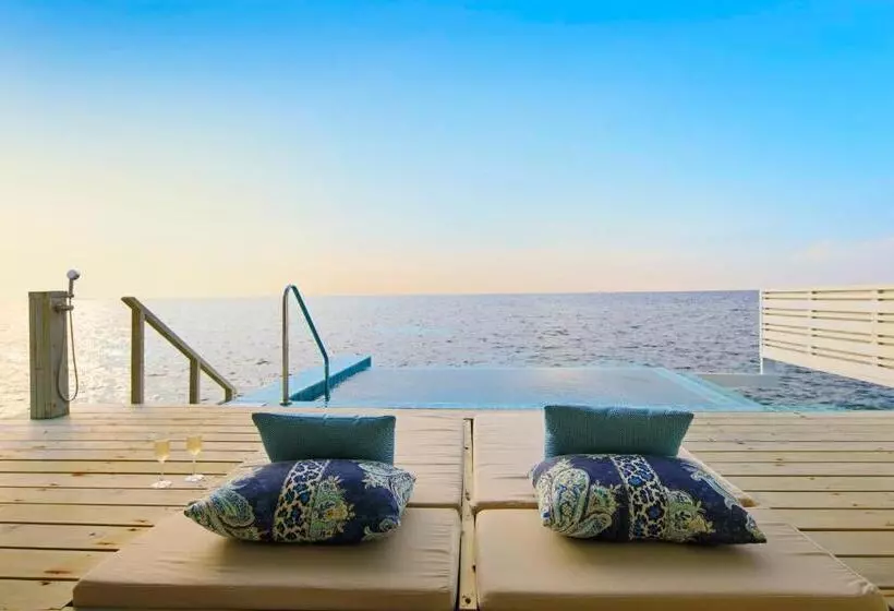 ویلای لوکس 1 خوابه, Machchafushi Island Resort & Spa Maldives, The Centara Collection