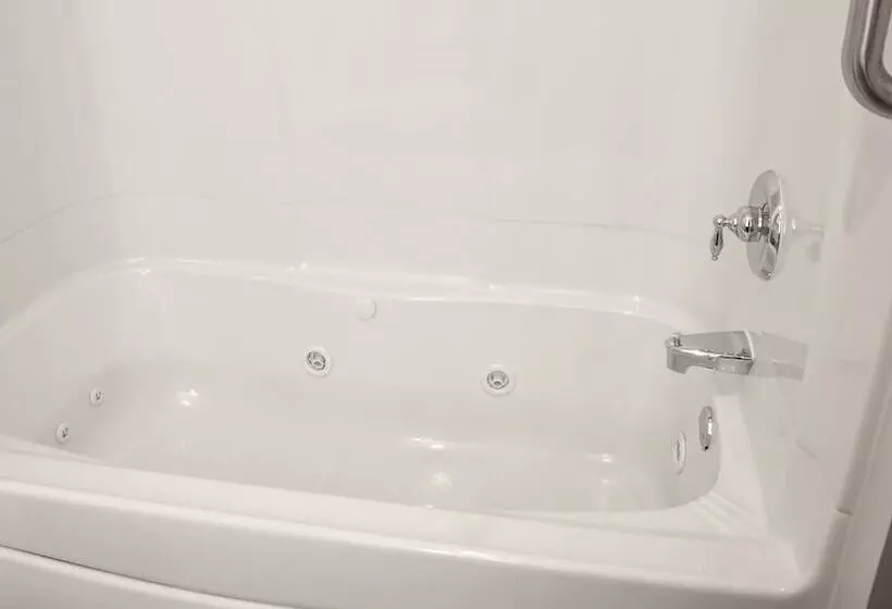 スイート, Holiday Inn Express Hotel & Suites Newton Sparta, An Ihg