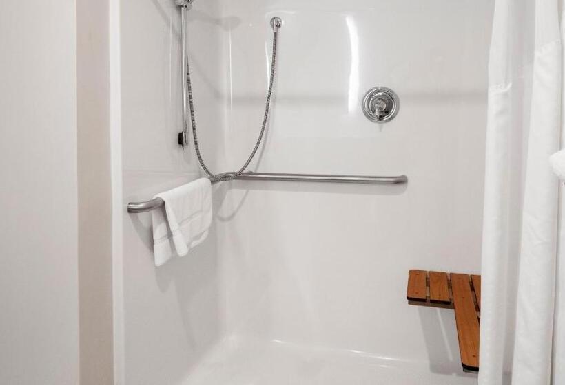 适合残疾人士使用的带超级大床的标准间, Holiday Inn Express Hotel & Suites Newton Sparta, An Ihg