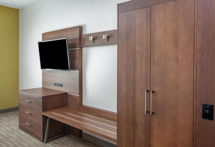 キングサイズベッドのスイートルーム, Holiday Inn Express & Suites Texarkana, An Ihg