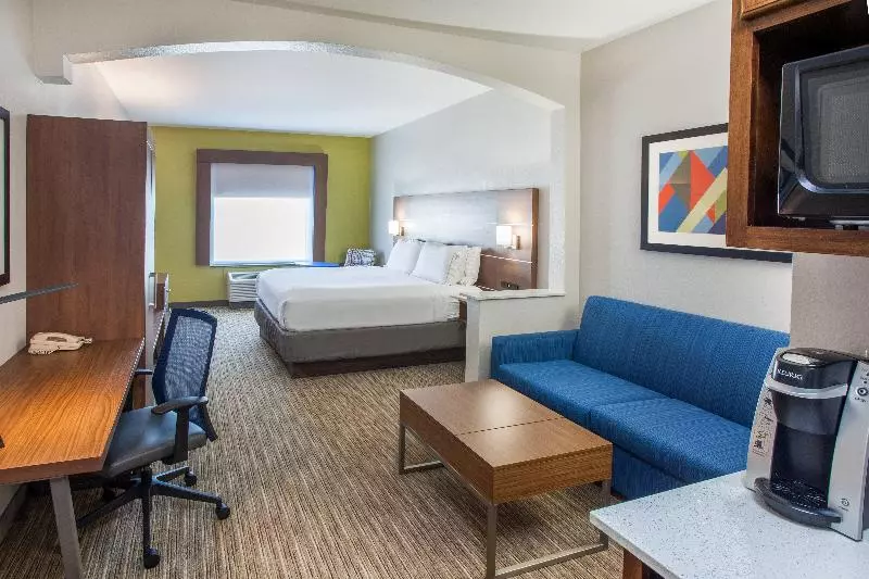 キングサイズベッドのスイートルーム, Holiday Inn Express & Suites Texarkana, An Ihg