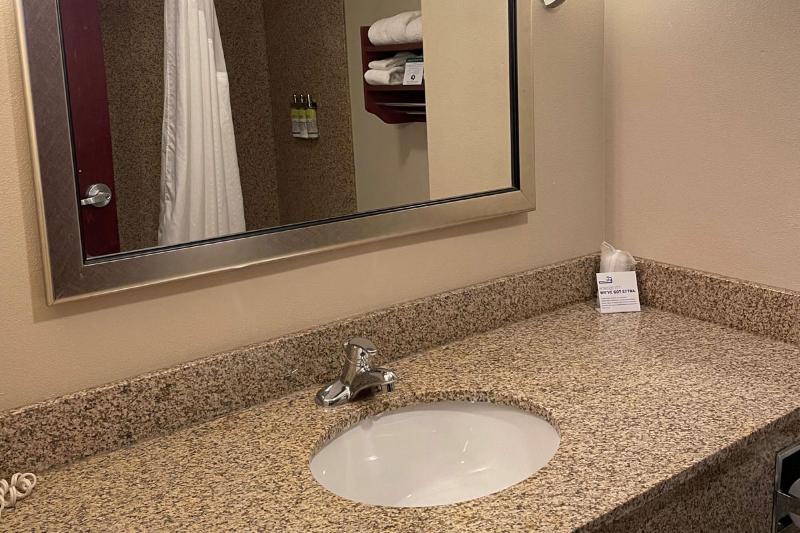 エクゼクティブスイート, Holiday Inn Express & Suites Niagara Falls, An Ihg