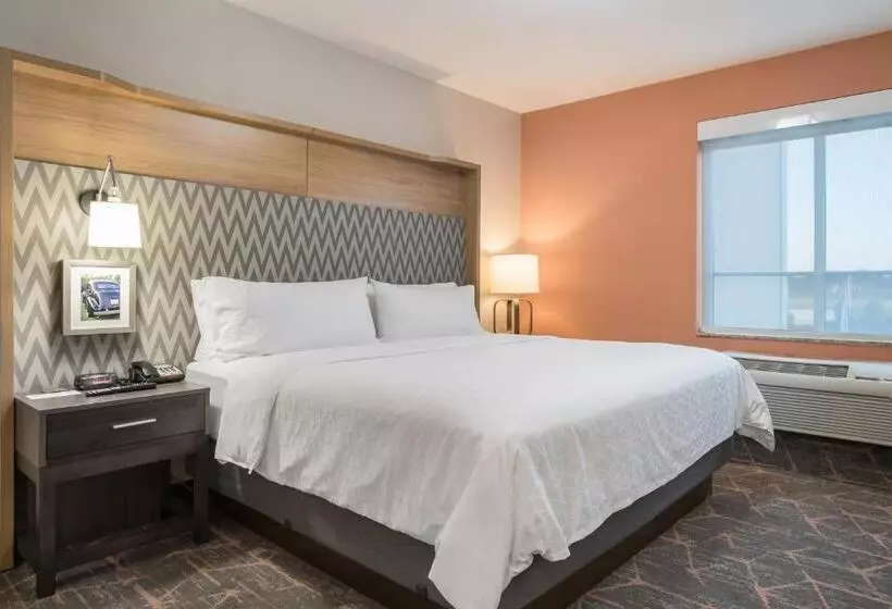 身障者適用キングサイズベッドルーム, Holiday Inn Jackson Nw   Airport Road, An Ihg
