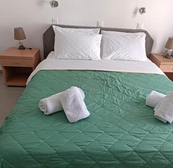 غرفة قياسية, Lefkothea