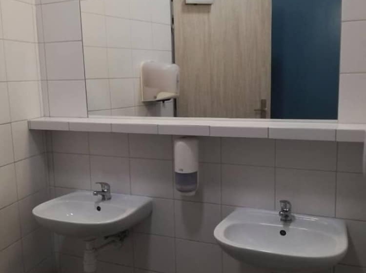 تختخواب در اتاق مشترک, Hostel One Momotown