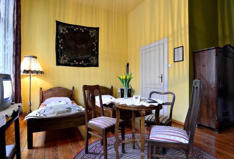 Номер Стандарт Трехместный, Hostel, Pokoje Gościnne Mleczarnia   Ozonowane