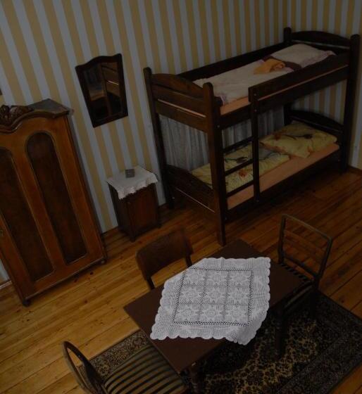 Кровать в Общей Комнате, Hostel, Pokoje Gościnne Mleczarnia   Ozonowane