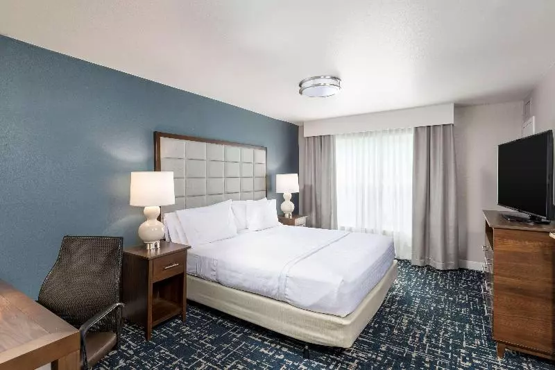 キングサイズベッドのスタンダードルーム, Hampton Inn & Suites Fremont