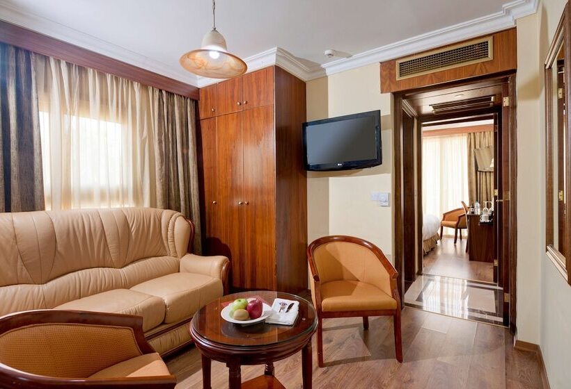 اتاق خانوادگی, Semeli