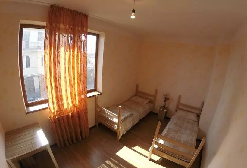 اتاق استاندارد یک تخته با سرویس بهداشتی مشترک, Hostel Glide