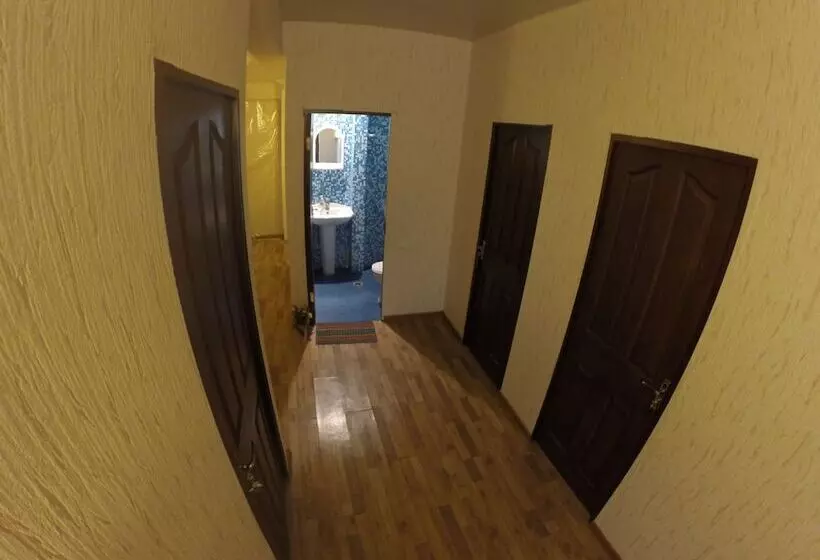 اتاق استاندارد یک تخته با سرویس بهداشتی مشترک, Hostel Glide