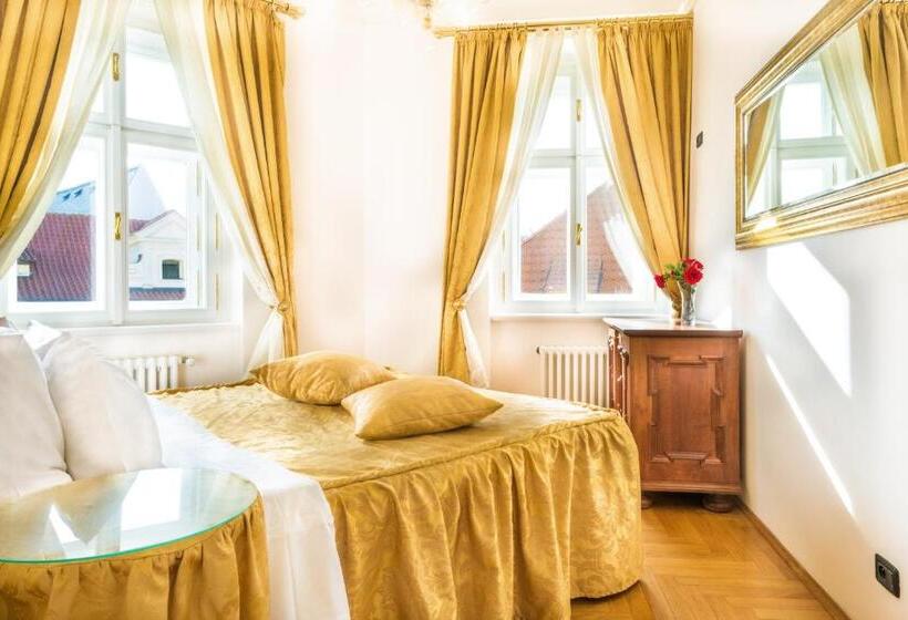 سوییت جونیور, Charles Bridge Palace