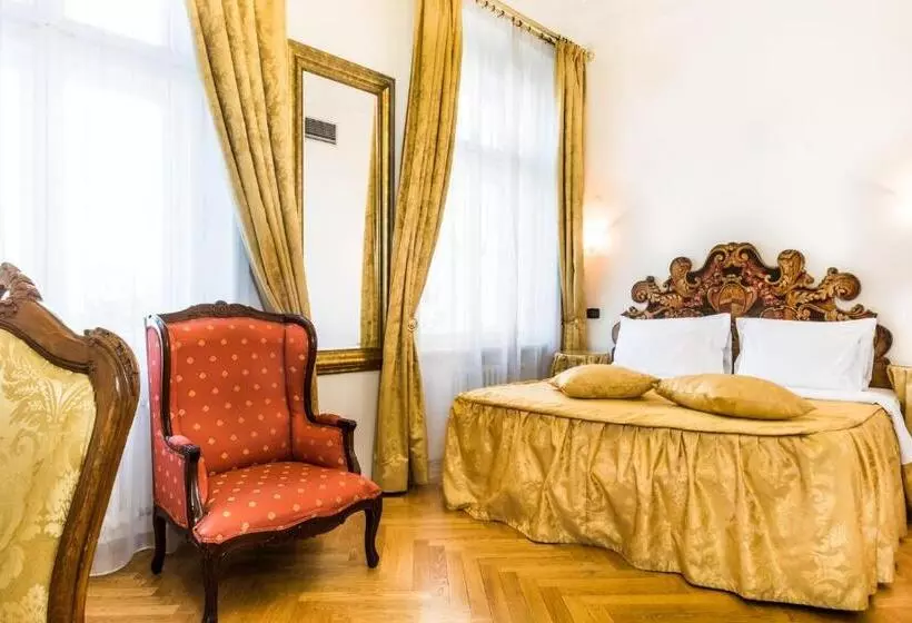 Standard-huone, Charles Bridge Palace