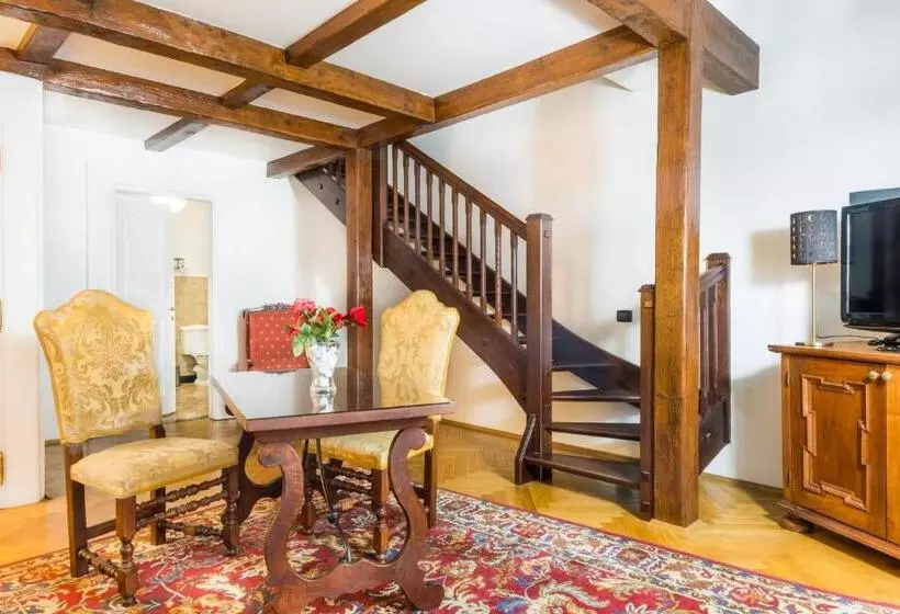 Duplex-sviitti, Charles Bridge Palace