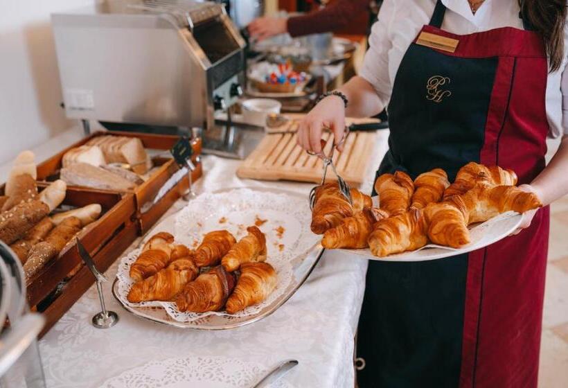 سوییت دوبلکس, Charles Bridge Palace