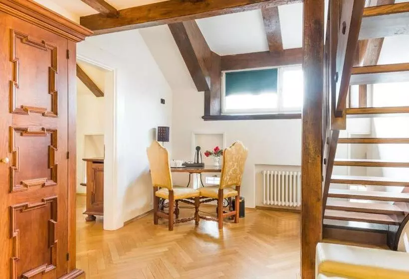 Duplex-sviitti, Charles Bridge Palace