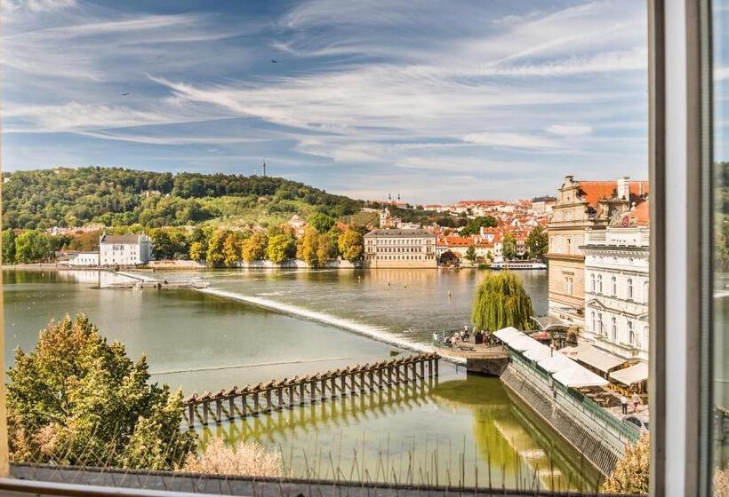 اتاق استاندارد, Charles Bridge Palace