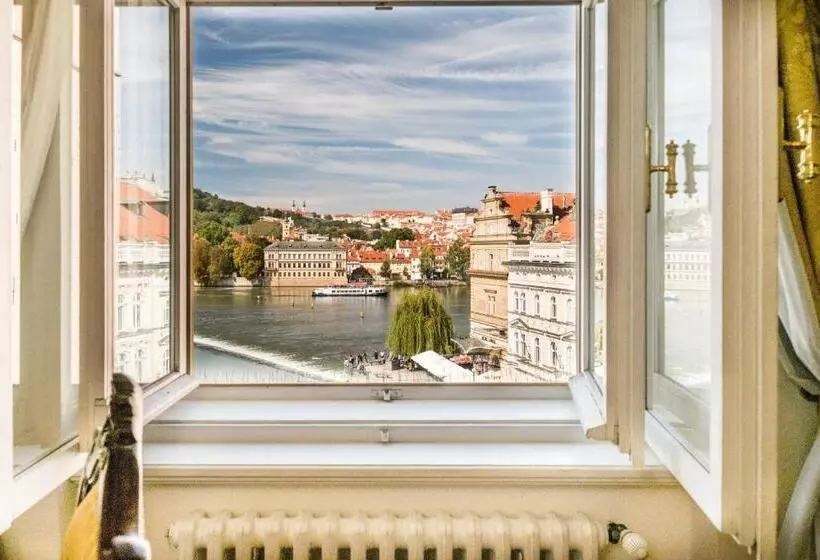 Standard-huone, Charles Bridge Palace